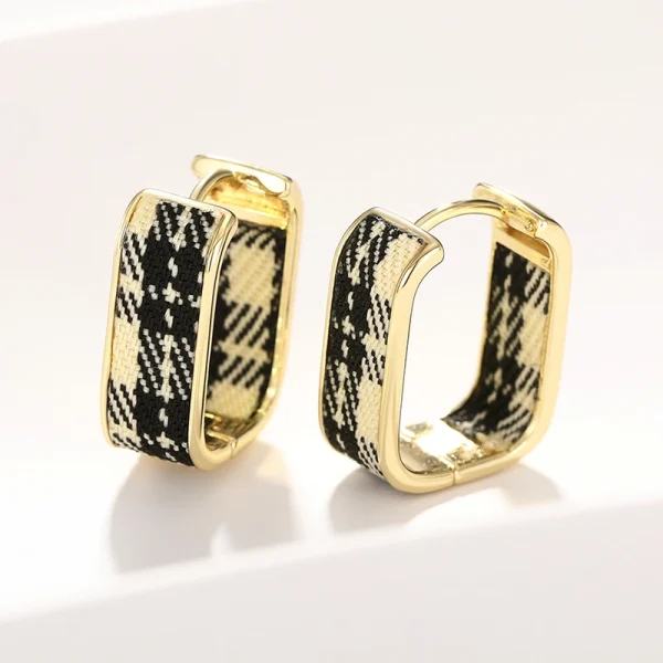 Huitan-pendientes de aro elegantes con diseño de tela para mujer, accesorios nobles de Metal de Color dorado para boda, joyería de fiesta a la moda encantadora