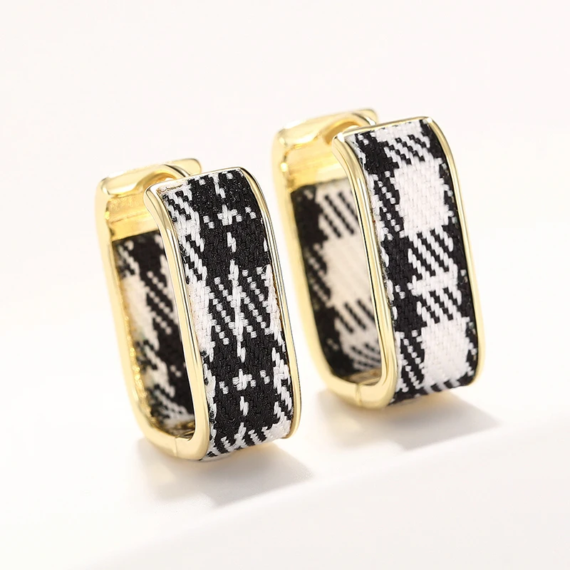 Huitan-pendientes de aro elegantes con diseño de tela para mujer, accesorios nobles de Metal de Color dorado para boda, joyería de fiesta a la moda encantadora