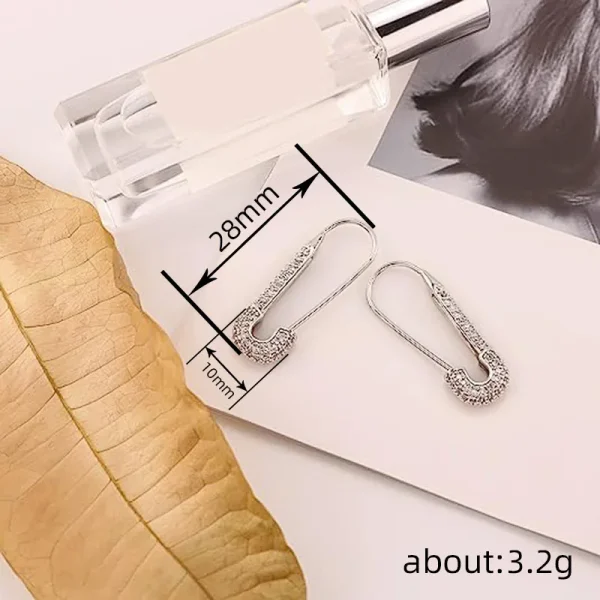 Huitan-pendientes de aro con diseño de Clip de papel único para mujer, totalmente brillante, CZ, accesorios elegantes y versátiles para fiesta diaria, joyería de boda a la moda