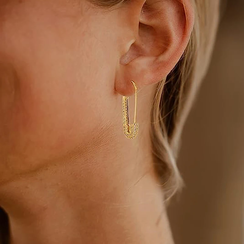 Huitan-pendientes de aro con diseño de Clip de papel único para mujer, totalmente brillante, CZ, accesorios elegantes y versátiles para fiesta diaria, joyería de boda a la moda