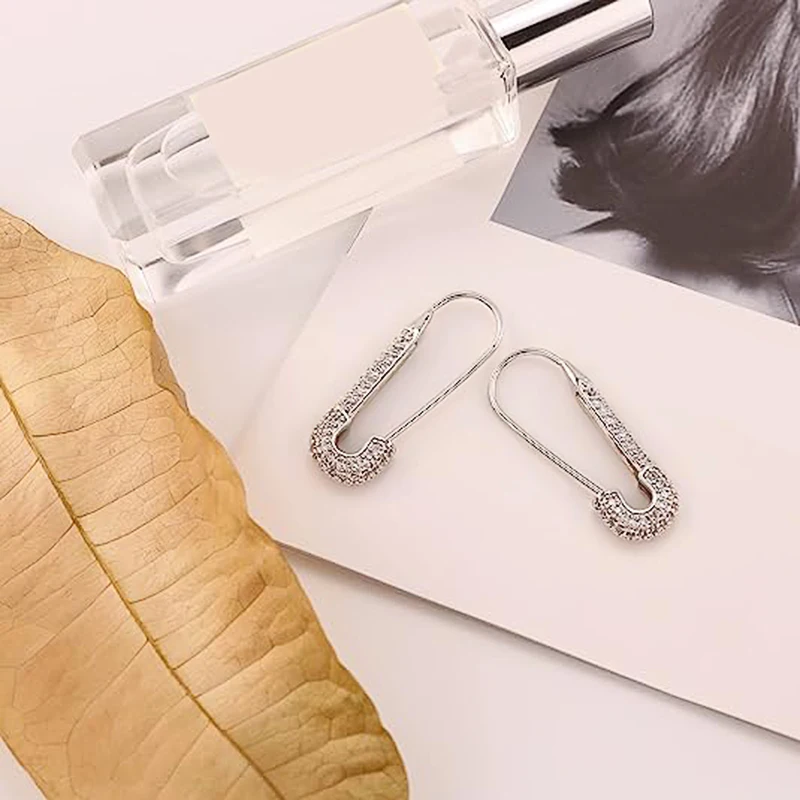 Huitan-pendientes de aro con diseño de Clip de papel único para mujer, totalmente brillante, CZ, accesorios elegantes y versátiles para fiesta diaria, joyería de boda a la moda