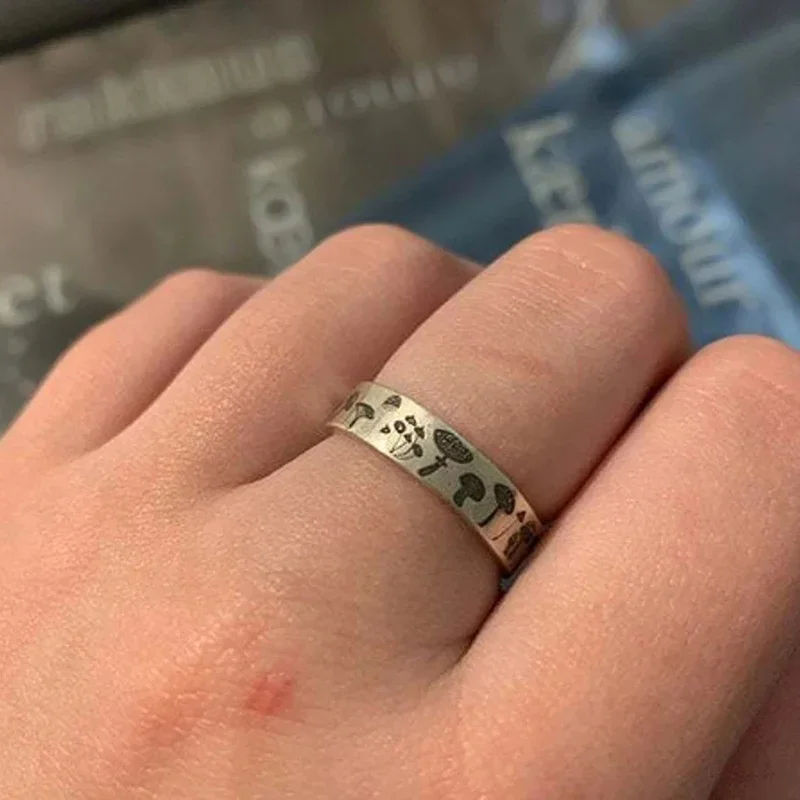 Huitan-Anillo de mujer de estilo fresco con grabado en forma de seta, accesorios de Metal de Color plateado para fiesta diaria, joyería especial versátil