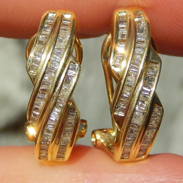 Huitan-Anillo encantador de lujo para mujer, Color dorado con incrustaciones de circonita cúbica brillante, accesorios de moda para fiesta de boda, joyería Noble