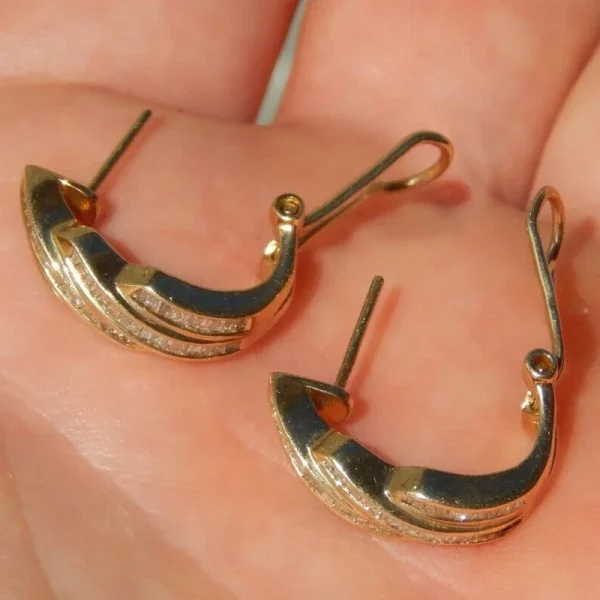 Huitan-Anillo encantador de lujo para mujer, Color dorado con incrustaciones de circonita cúbica brillante, accesorios de moda para fiesta de boda, joyería Noble