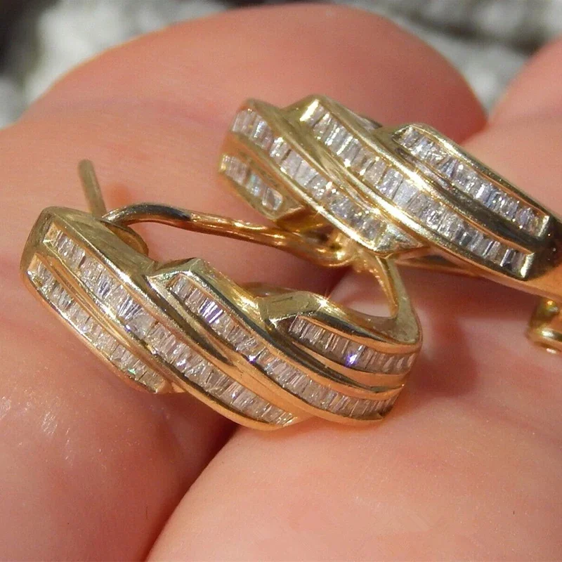 Huitan-Anillo encantador de lujo para mujer, Color dorado con incrustaciones de circonita cúbica brillante, accesorios de moda para fiesta de boda, joyería Noble