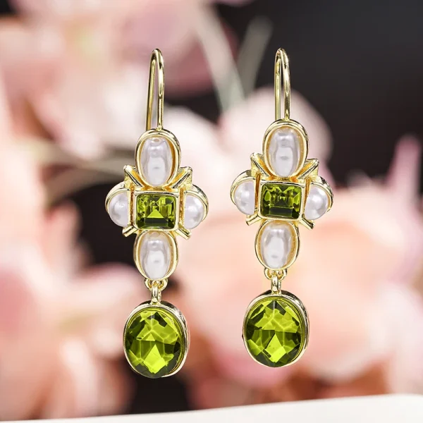 Huitan-pendientes colgantes estéticos para mujer, accesorios elegantes de compromiso de boda con perlas de imitación, joyería de fiesta CZ verde brillante con incrustaciones